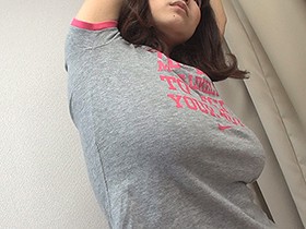女子がTシャツやタンクトップ脱ぐときに『プリンっ』もしくは『ブルンっ』って飛び出るおっぱい。その2　サンプル画像06